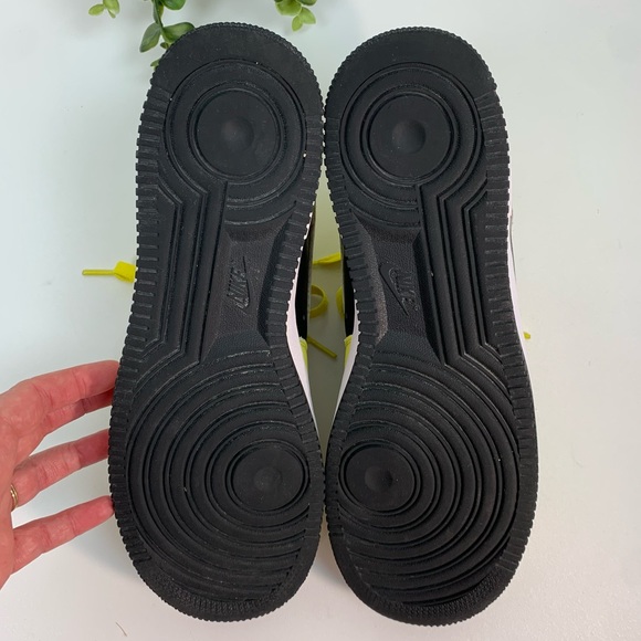 Nike Air Force 1 Men’s Sneaker Black and Gold Yellow Size 11.5 - Picture 10 of 14